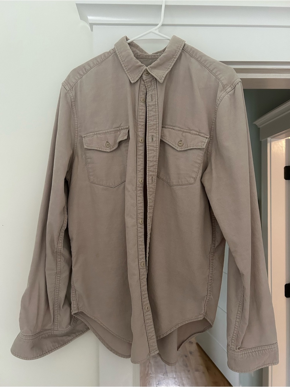 GAP Men's Casual Corduroy Button-Front Shirt Jacket in Taupe
